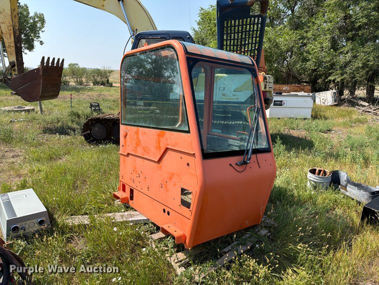 JLG G10-43A Telehandler Cab - photo 3