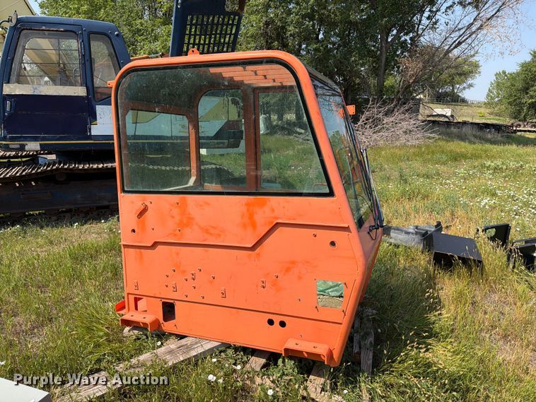 JLG G10-43A Telehandler Cab - photo 4