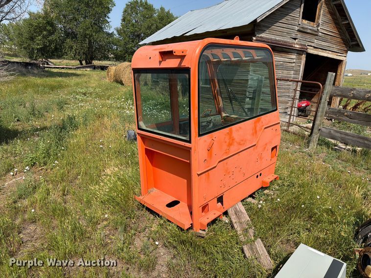 JLG G10-43A Telehandler Cab - photo 5