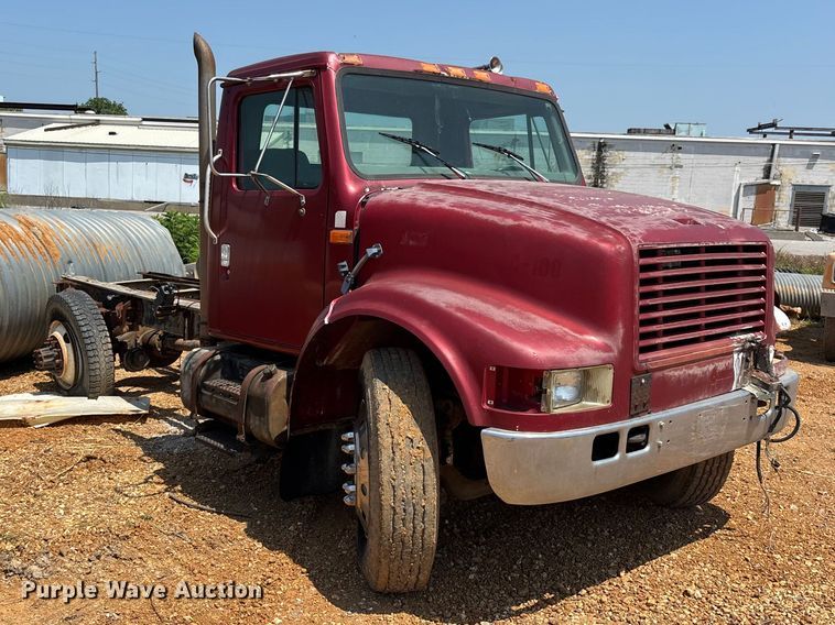 1995 International 4700 Truck Cab And Chassis - photo 3