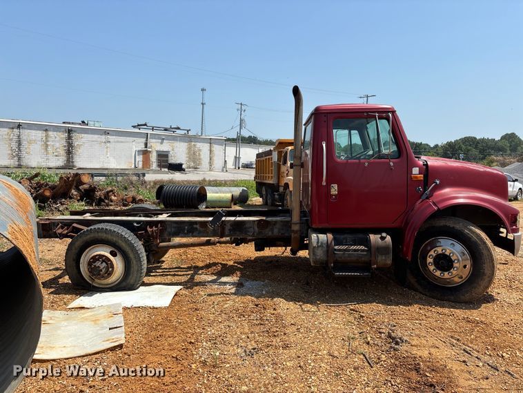 1995 International 4700 Truck Cab And Chassis - photo 4
