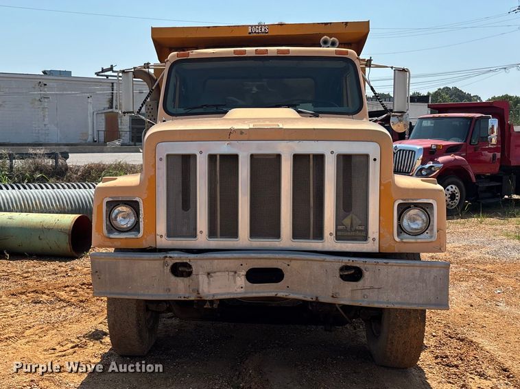1996 International F-2574 Dump Truck - photo 2