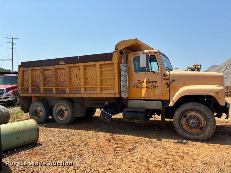 1996 International F-2574 Dump Truck - photo 4