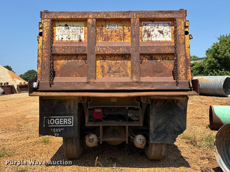 1996 International F-2574 Dump Truck - photo 5