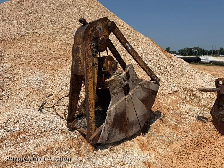 Clam Shell Bucket