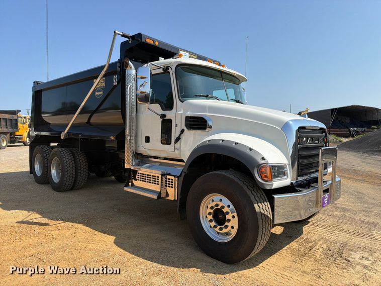 2026 Mack Granite Dump Truck - photo 3