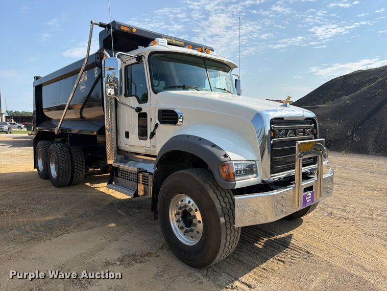 2026 Mack Granite Dump Truck - photo 3