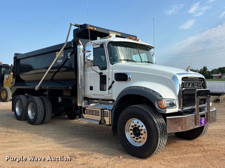 2026 Mack Granite Dump Truck - photo 3