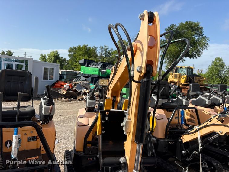 2024 Erie EM15 Mini Excavator - photo 3