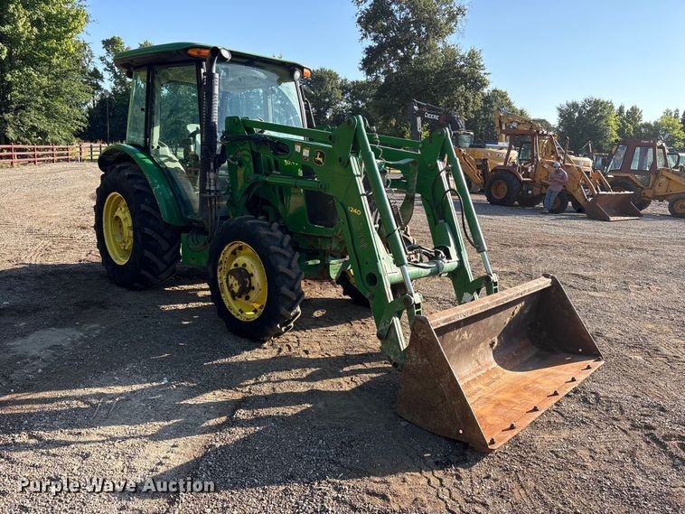 2017 John Deere 5075E MFWD Tractor - photo 3
