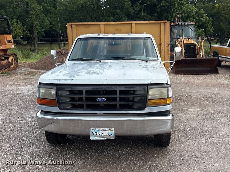 1992 Ford F350 Dump Truck - photo 2