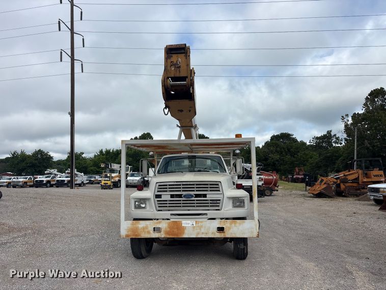 1991 Ford F800 Bucket Truck - photo 2