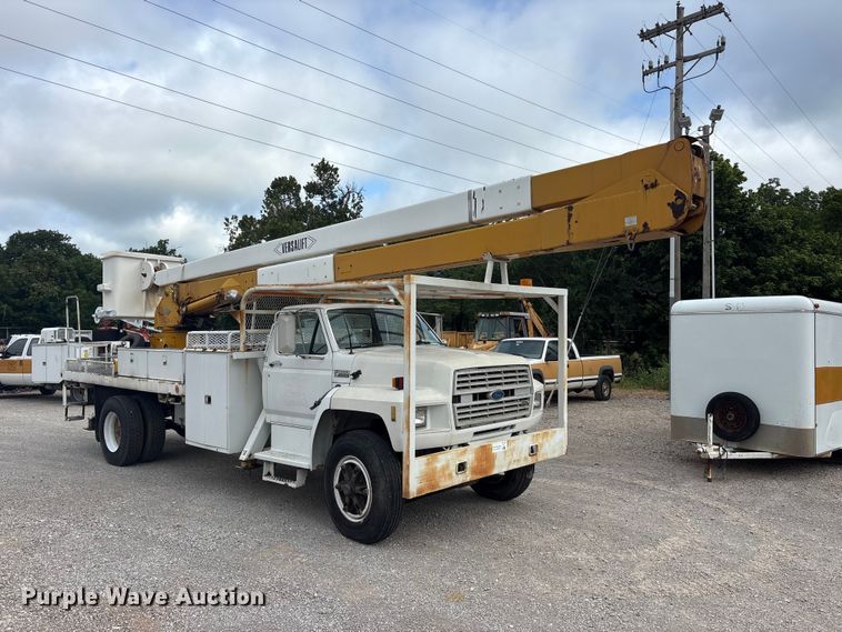1991 Ford F800 Bucket Truck - photo 3