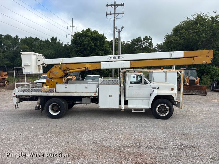 1991 Ford F800 Bucket Truck - photo 4