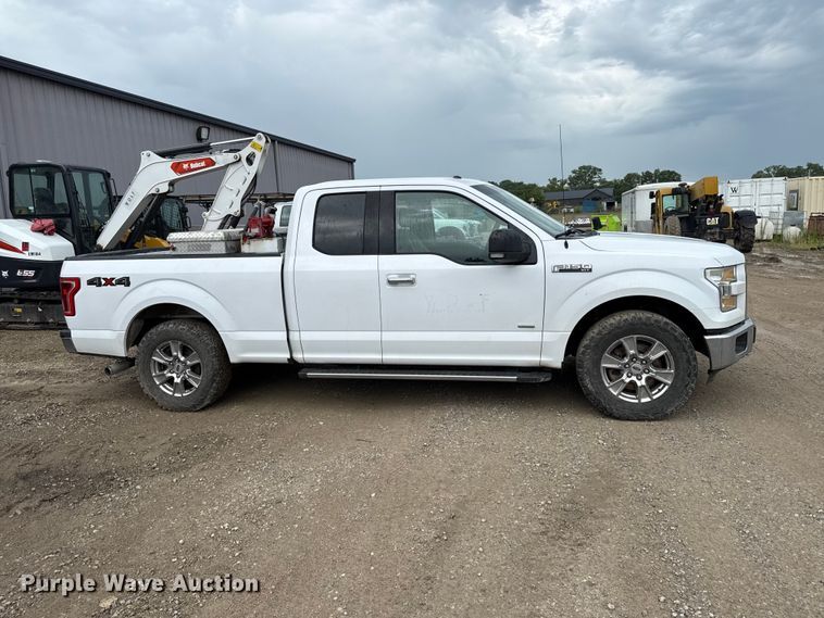 2015 Ford F150 XLT Ext. Cab Pickup Truck - photo 4