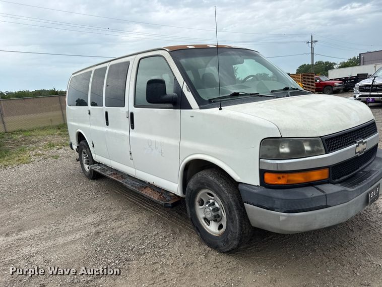 2007 Chevrolet Express 3500 Van - photo 3