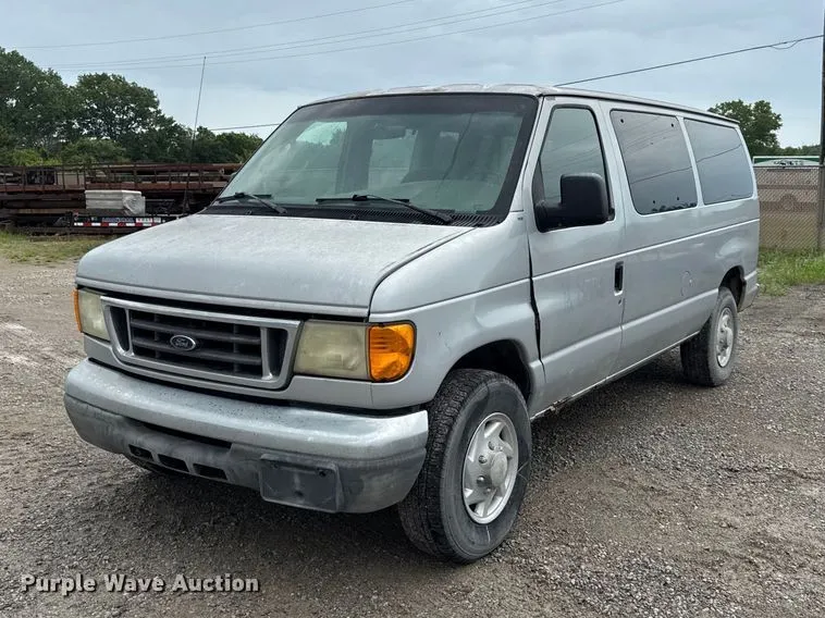 2006 Ford E350 Super Duty XLT Van