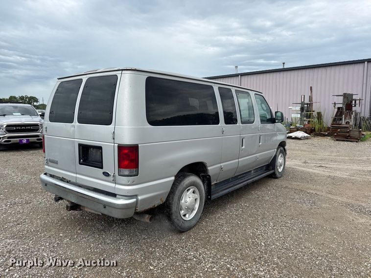 2006 Ford E350 Super Duty XLT Van - photo 5