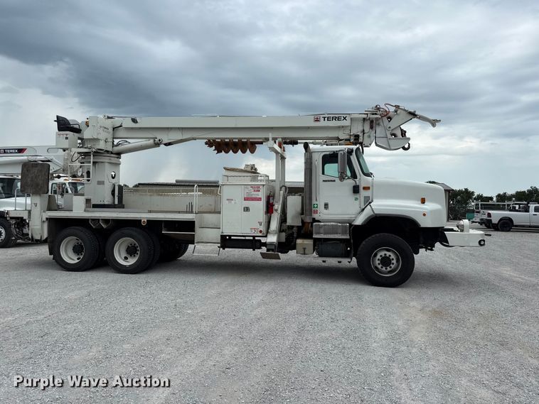 2009 International PayStar 5600i Digger Derrick Truck - photo 4