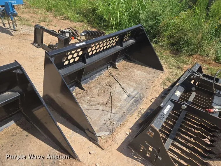 Kubota LM2584 Skid Steer Bucket