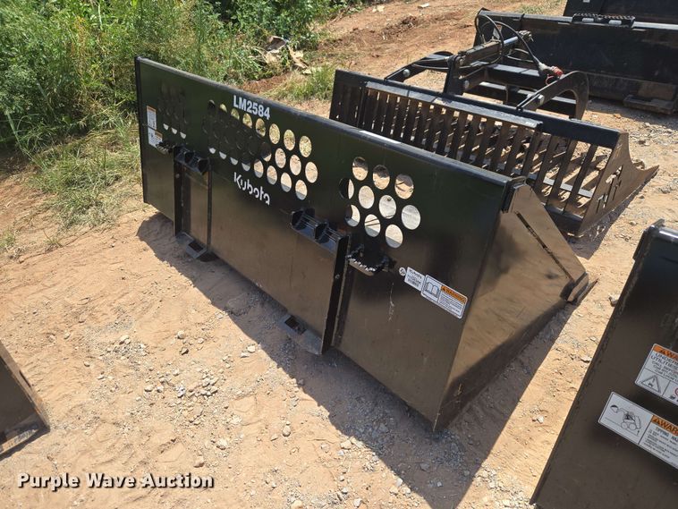 Kubota LM2584 Skid Steer Bucket - photo 3