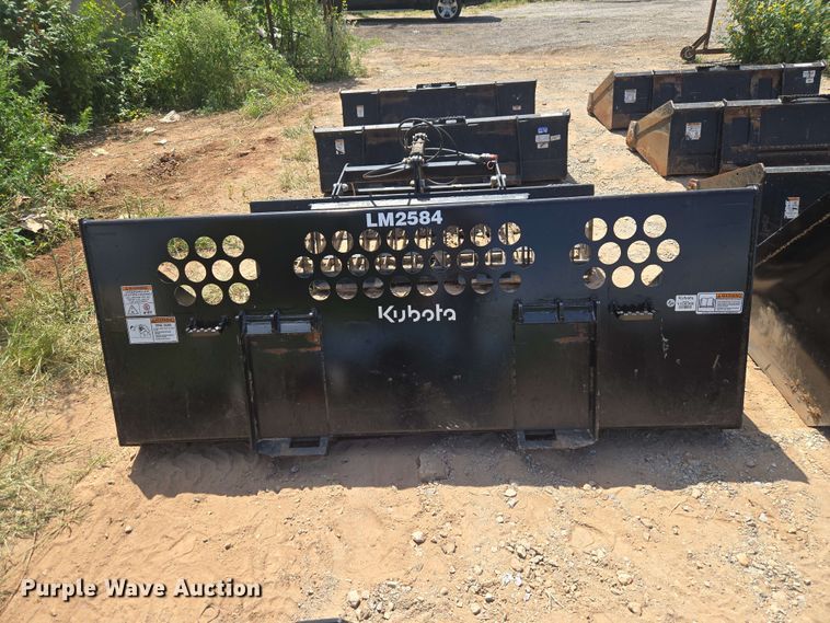 Kubota LM2584 Skid Steer Bucket - photo 4