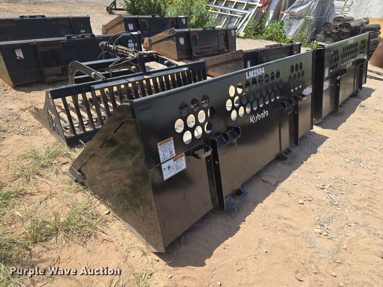 Kubota LM2584 Skid Steer Bucket - photo 5