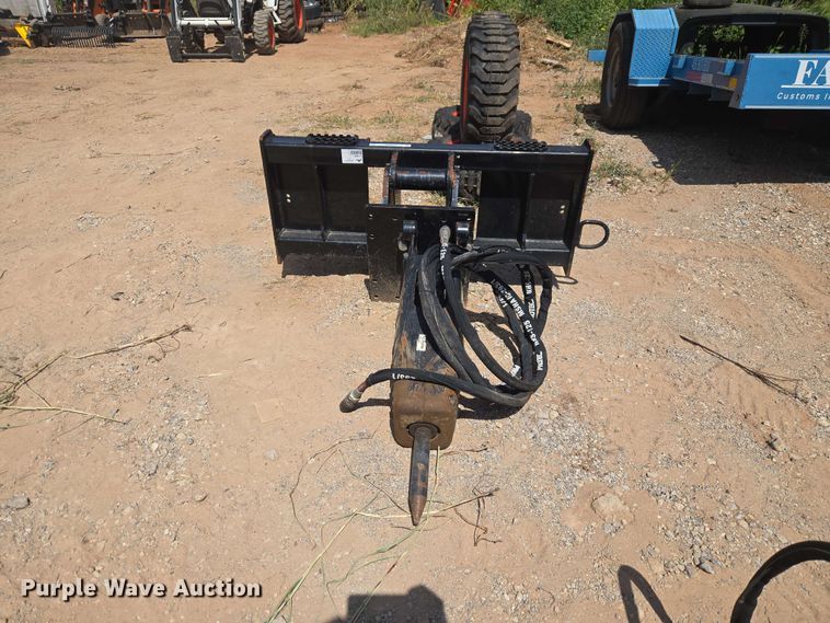 Kubota BR360 Skid Steer Breaker - photo 2