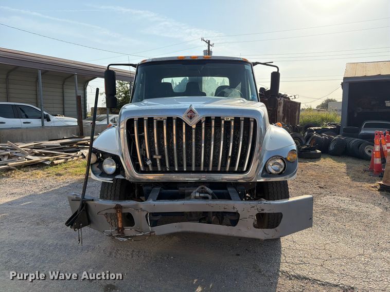 2013 International 7400 Oil Distributor Truck - photo 2