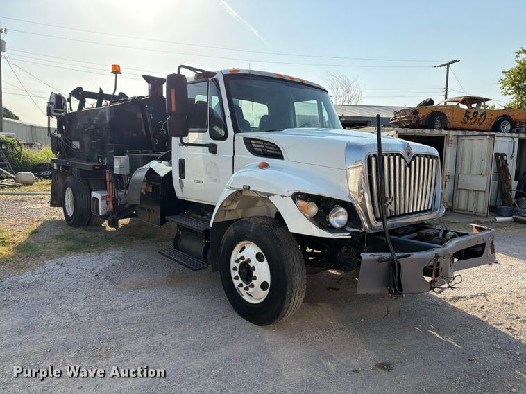 2013 International 7400 Oil Distributor Truck - photo 3