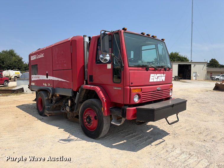 2002 Sterling Truck SC8000 Street Sweeper Truck - photo 3