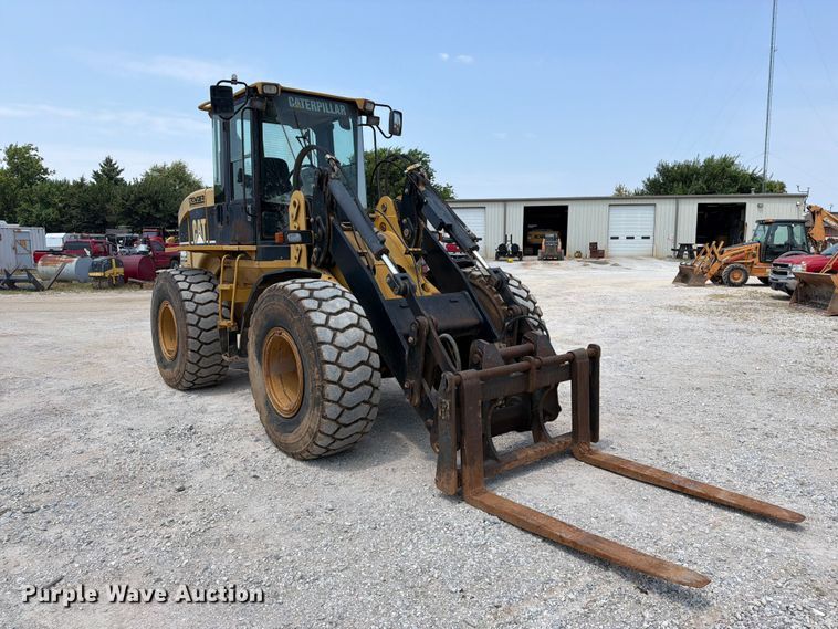 2004 Caterpillar IT28G Wheel Loader - photo 3