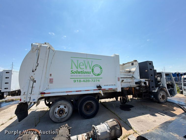 2012 Crane Carrier Low Entry Refuse Truck - photo 4