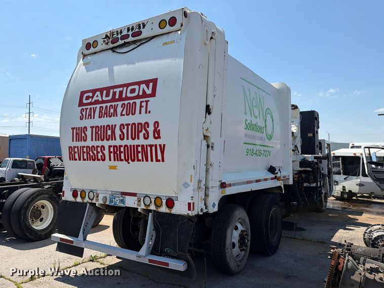 2012 Crane Carrier Low Entry Refuse Truck - photo 5