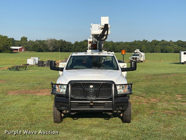 2016 RAM 5500 Bucket Truck - photo 2