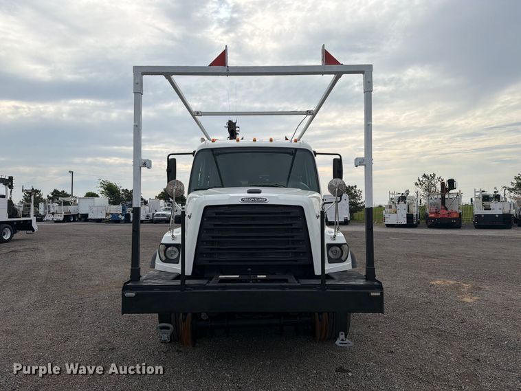 2016 Freightliner 108SD Crew Cab Crane Truck - photo 2