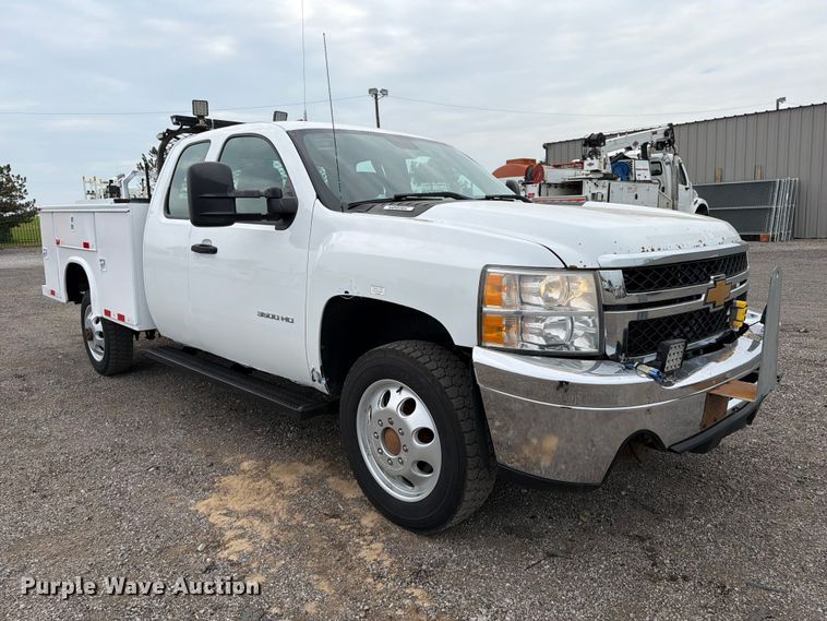 2013 Chevrolet Silverado 3500HD Ext. Cab Utility Bed Pickup Truck - photo 3