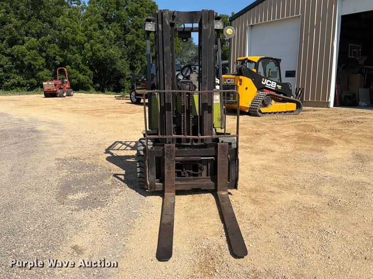 Clark CGP-30 Forklift - photo 2