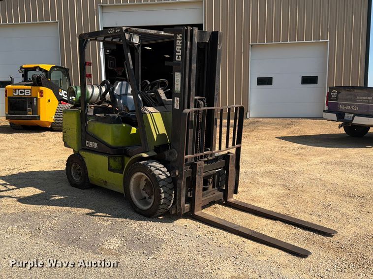 Clark CGP-30 Forklift - photo 3