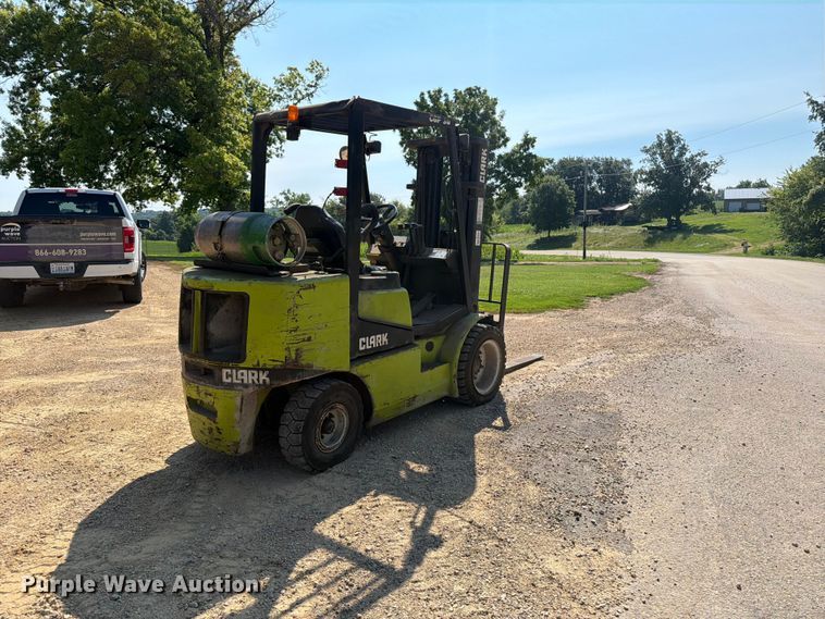 Clark CGP-30 Forklift - photo 5