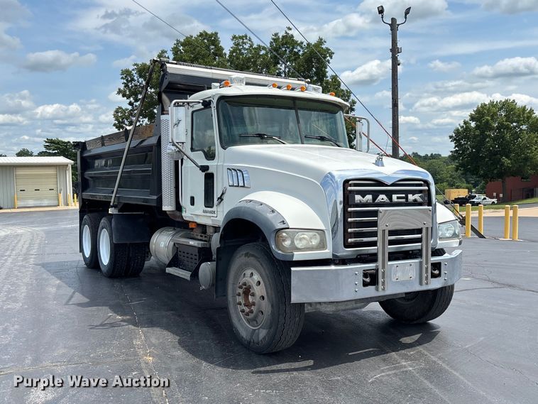 2008 Mack GU713 Dump Truck - photo 3