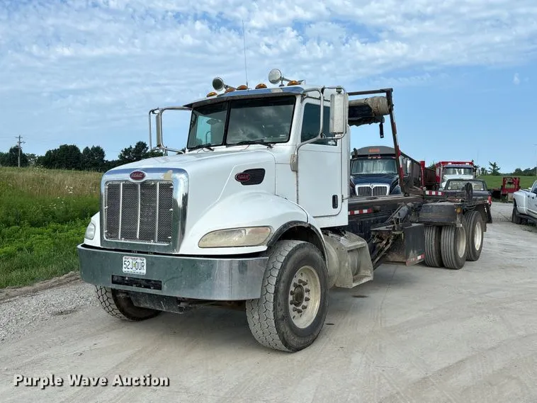 2006 Peterbilt 335 Rollback Truck