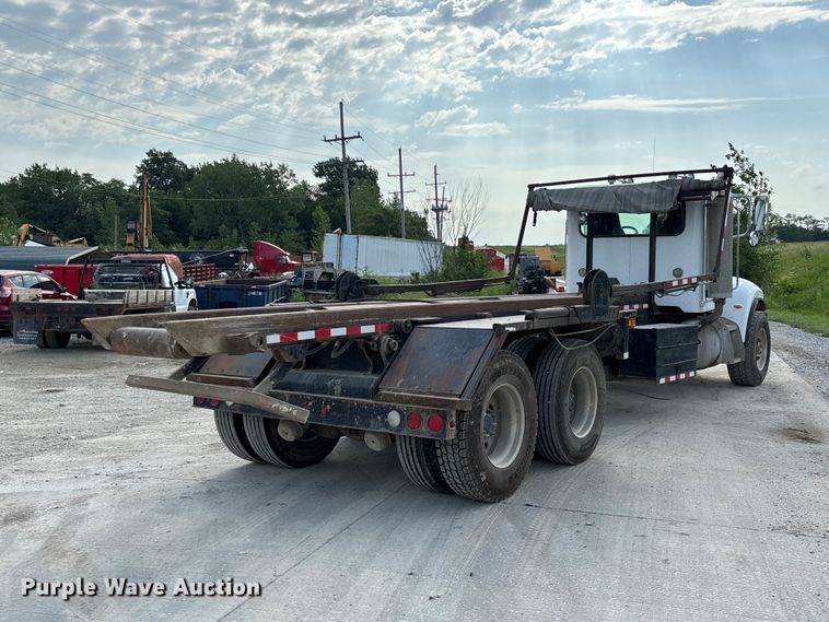 2006 Peterbilt 335 Rollback Truck - photo 5
