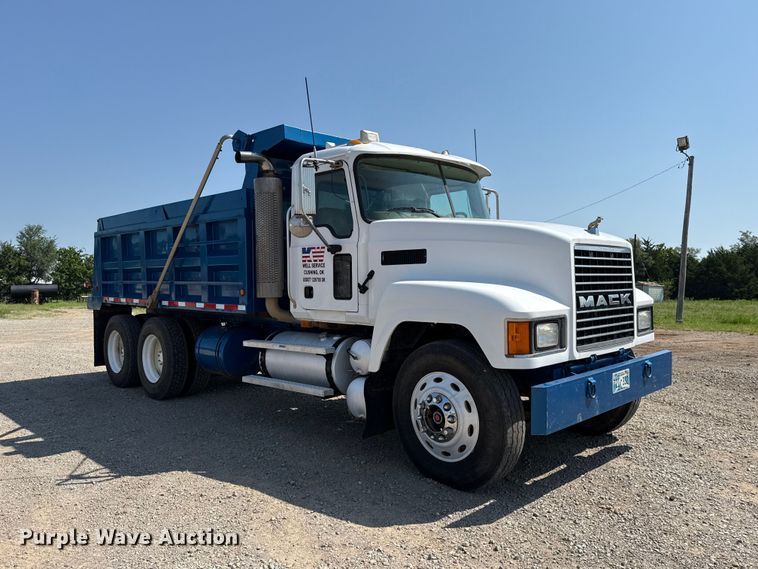 2006 Mack CHN613 Dump Truck - photo 3