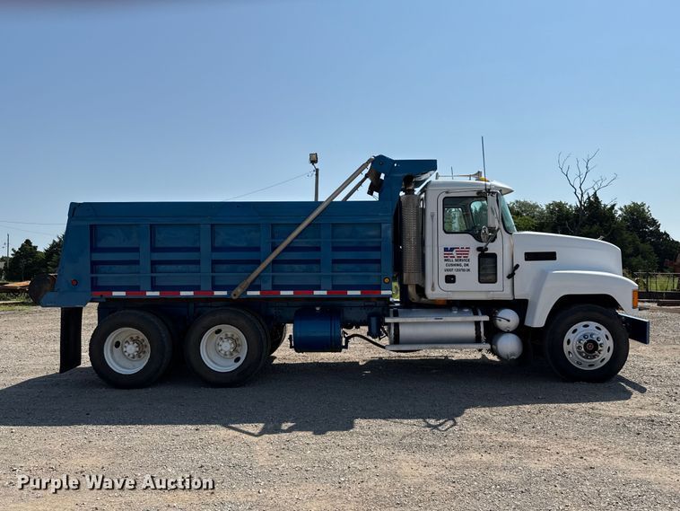 2006 Mack CHN613 Dump Truck - photo 4