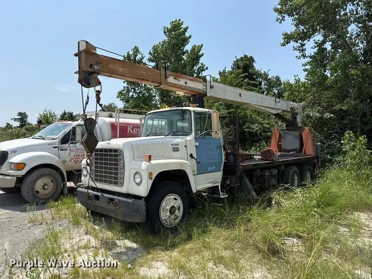1996 Ford LT9000 Crane Truck