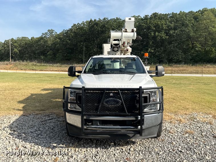 2022 Ford F550 Super Duty Bucket Truck - photo 2