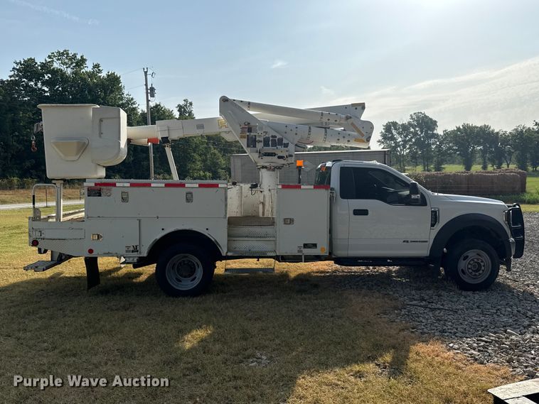 2022 Ford F550 Super Duty Bucket Truck - photo 4