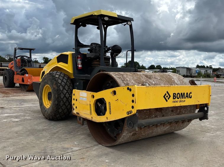 2017 Bomag BW 213 DH-5 Single Drum Vibratory Roller - photo 3