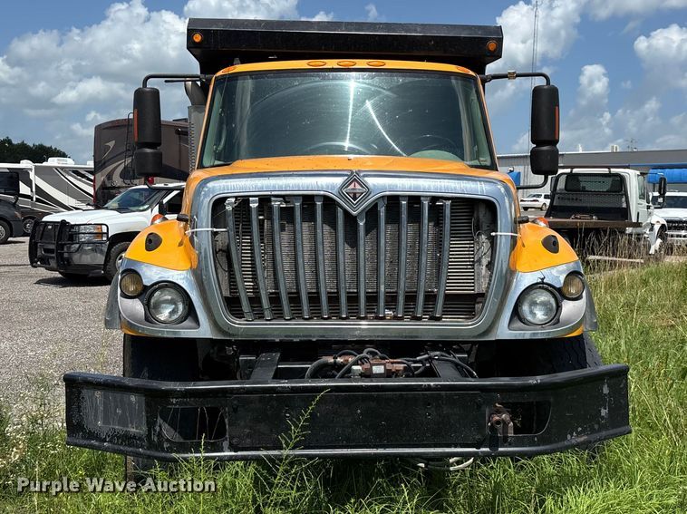 2009 International WorkStar 7500 Dump Truck - photo 2
